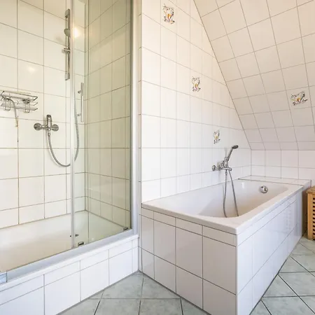 Rosenberg Haus 16a *